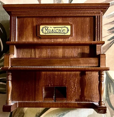 ¡MINI CAJA DE MÚSICA DE PIANO vertical de madera para casa de muñecas! Beethoven’s “Für Elise” Foto 1 de 4