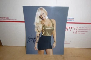 WWE DIVA SUMMER RAE HAND SIGNED 8 X 10 PHOTOGRAPH (GENUINE) - Picture 1 of 2