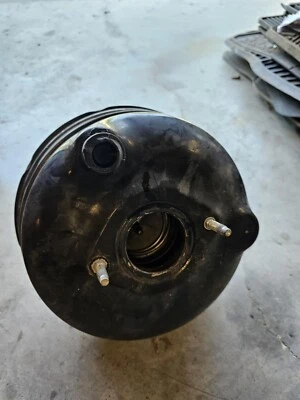 2017 Chevrolet City Express Brake Booster - Image 1 of 4