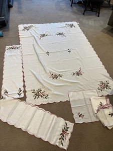 Lenox Holiday Tischdecke 84x60 Stechpalme Beere weiß (2) Läufer 88x13 (16) Servietten - Bild 1 von 14