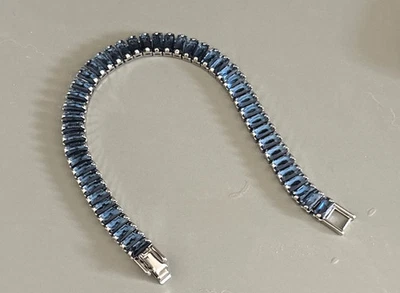 Теннисный браслет 10TCW Baguette Lab Created темно-синий с бриллиантами белое золото 14 карат - Изображение 1 из 4