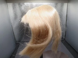 Peluca muñeca mide 3" a través de la tapa, usada #55 - Imagen 1 de 3