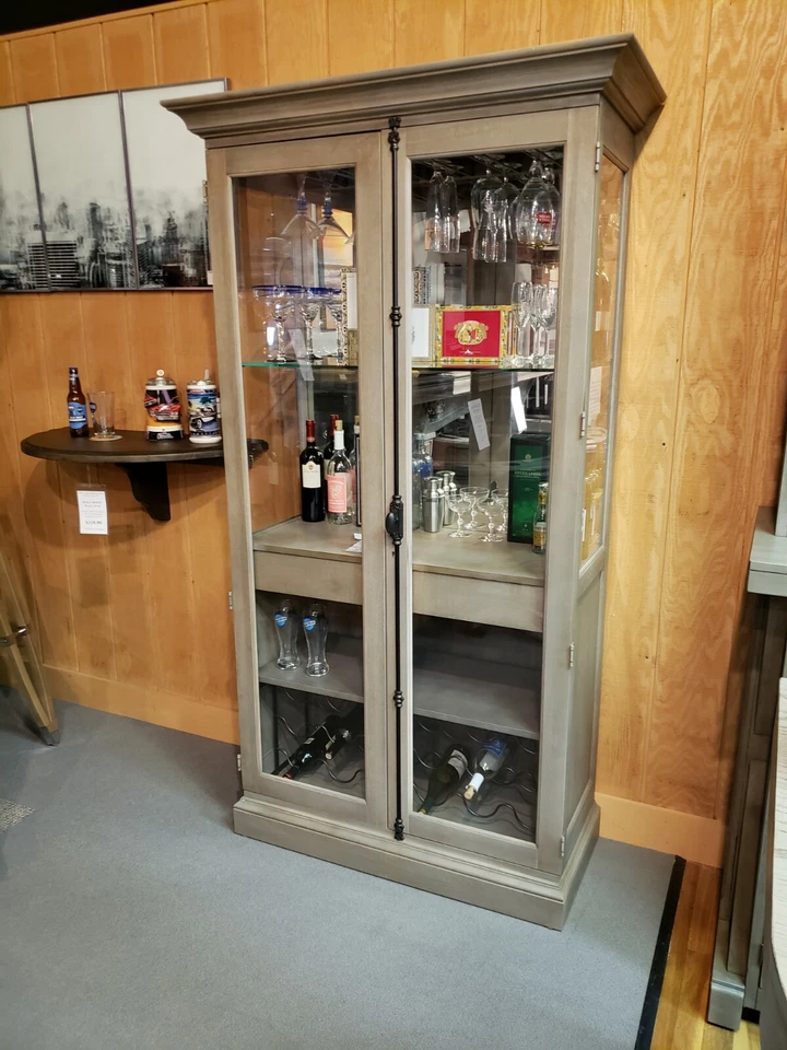 ARMARIO BAR HOWARD MILLER - THE GAME ROOM STORE - NJ - 08742 DISTRIBUIDOR BRUNSWICK Foto 1 de 3