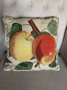 Splendido Copricuscino Apple Needlepoint 18” Botanical Golden Rennet 2) Disponibile - Foto 1 di 8