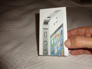 iphone 4s blanc modèle A1387 BOITE SEULE 16go - Photo 1 sur 7