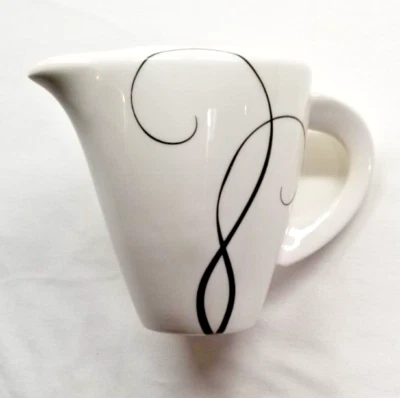 Jarra de leche Maxwell & Williams crema blanca Foto 1 de 4