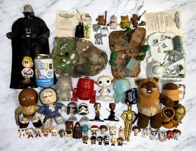 LOTE MIXTO MICRO MÁQUINAS VINTAGE DE STAR WARS Y FIGURAS FUNKO MODERNAS Foto 1 de 4
