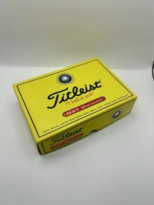Titleist NXT 距离高尔夫球 - 12 包 - 低旋转长距离柔软感觉 全新 — 第 1/3 张图片