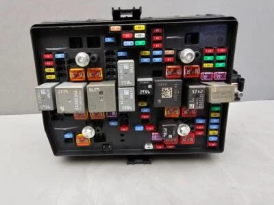 Caja de fusibles GM GM 2020-2023 GM Sierra Chevy Silverado 2500HD 3500HD 6,6 L V8 gasolina fabricante de equipos originales Foto 1 de 4