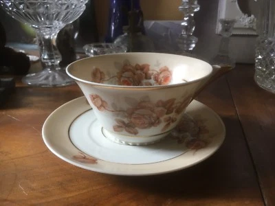 TRES  BELLE TASSE DEJEUNER ET SOUCOUPE EN PORCELAINE DE LIMOGES PAUL PASTAUD - Photo 1/4
