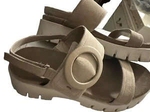 CLARKS MOTIVE STRAP WOMENS SANDSUEDE PLATFORM CHUNKY CASUAL SANDALS UK SIZE7D Vg - Picture 1 of 11