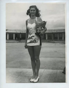 Beauty Pageant Glamour Sunday Dispatch Morecambe Press Photo 1948 Pamela Bayliss - Picture 1 of 2