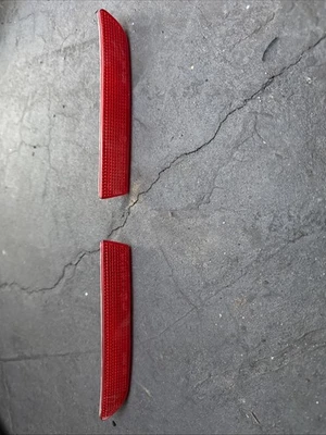 04-06 BMW E46 325ci 325i 330ci VERT Rear Left, Right Bumper Reflectors - Image 1 of 4