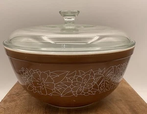 Vintage Pyrex Woodlands #403 Casserole With Lid 2.5 Liter - Picture 1 of 3