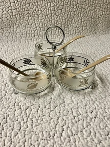 Vintage LIBBEY 4 pezzi FOGLIA ARGENTO antipasto condimento caddy 3 ciotole e cucchiai - Foto 1 di 9