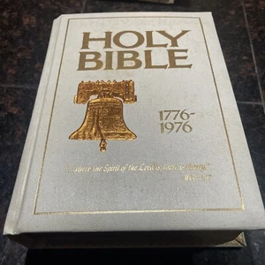 Holy Bible Jerry Falwell Ministry American Bicentennial Edition 1776-1976 KJV - Picture 1 of 13