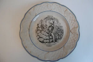 ANCIENNE ASSIETTE PARLANTE EN FAÏENCE DE CHOISY "PARIS AU BAL" N° 8 BANELAGH" - Picture 1 of 4