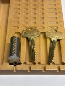 MEJOR Estilo SFIC 7-Pin Núcleo Llave “G” Acabado Cromo Cepillado con 2 Teclas - Imagen 1 de 10