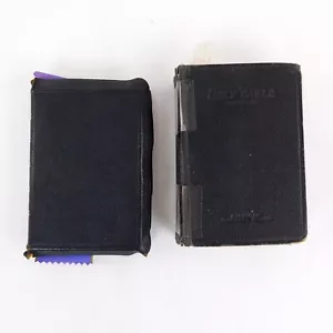Vintage Holy Bibles Lot 2 Inscribed 1933 & 1940 w/Gilted Edge Book Marks - Foto 1 di 24