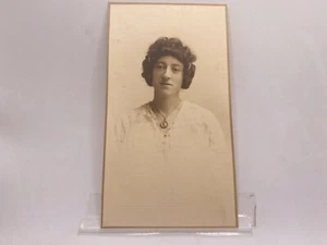 VINTAGE PHOTO OF A YOUNG LADY    (169) - Picture 1 of 1