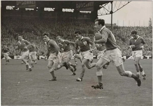 Foto A.F.P.-Rugby-Colombes-Pays de Galle Schläger Frankreich 19/13-Walisischer Angriff-1957 - Bild 1 von 1