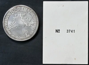 1990 The Berlin Wall 1961-1989 Breaking Through Freedom 3 oz. Silver Medallion - Picture 1 of 6