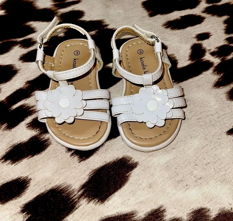Sandalias para niñas pequeñas talla 3 Koala niños flor blanca; en excelente estado Foto 1 de 1
