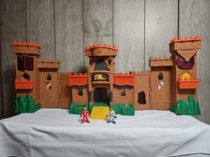 JUEGO DE CASTILLO FISHER-PRICE Imaginext 2012 Eagle Talon, con 2 figuras, ¡funciona! - Imagen 1 de 22