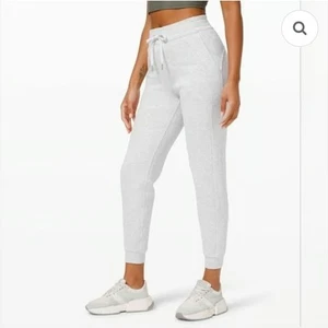 Lululemon Scuba High-Rise Joggers Light Grey Sz 4 Athleisure Loungewear - Picture 1 of 8