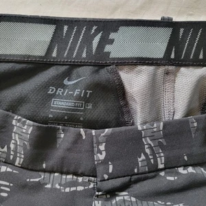 Nike Flex Dri-Fit tarnfarbene Golfshorts für Herren 34 x 10 flache Vorderseite mittlere Leibhöhe schwarz AOP - Bild 1 von 6
