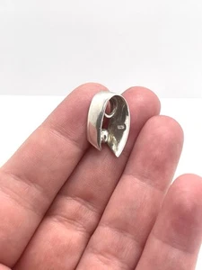 Modernist Silver 925 Curved Pendant - Picture 1 of 3