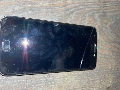 Черный (разблокированный) смартфон Motorola Moto E 4-го поколения - 16 ГБ - Изображение 1 из 2