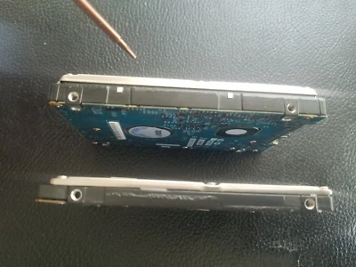 THICK Fujitsu MHV2160BT CA06596-B52000SN 2006-05 160gb 4200rpm SATA Hard Drive - Image 1 of 4