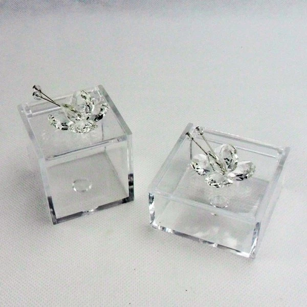 20047-trasparente-quadrata 7x5x5 Bomboniere Scatolina con farfalla in cristallo - Immagine 1 di 1