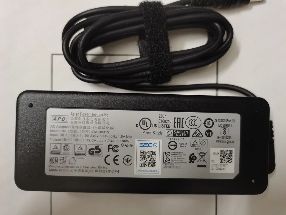 Genuine Delta 19v 4.74a FR Fujitsu 90w Lifebook E557 Series AC Power Adapter
