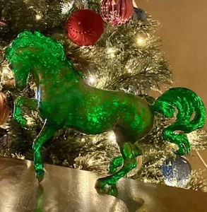 NEW BREYER Horse Green SPICE DROP 2021 Christmas Morning Holiday Surprise Model! - Picture 1 of 8