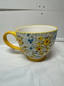  SIGNATURE HOUSEWARES EINGEARBEITETE TASSE MIT FUSS BECHER BLAU BLUMENMUSTER BOHO  - Bild 1 von 9