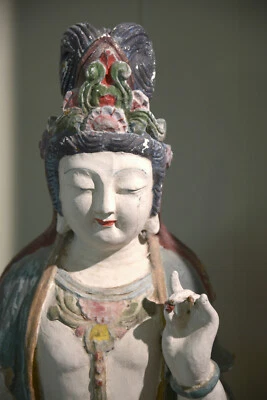 Figura Bodhisattva Policromada Tallada en Madera China 32 Guanyin - Antigua Siglo XIX Foto 1 de 4