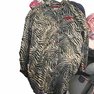 jaclyn smith smaLl Animal Print Button Front Night Shirt, Roll Tab Sleeves. NWT - Picture 1 of 2