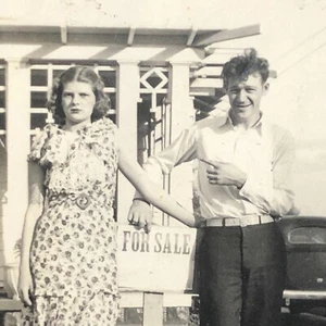 ODD VTG  "FOR SALE" Photo Sign Beautiful Little house Guy Happy-Girl Mortified - Picture 1 of 6