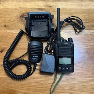 Radio digitale Alinco DJ-DPS70E 82CH 5W con caricabatterie microfono EMS-62 nuovo - Foto 1 di 5