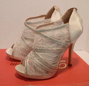NIB De BLOSSOM COLLECTION Sz 6 Ivory Lace 4" Stilletto Jeweled Heels - Picture 1 of 8