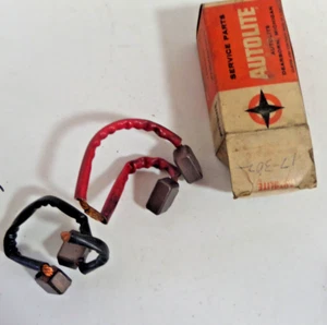 17-302 Motor / generator brushes NOS vintage - Picture 1 of 1