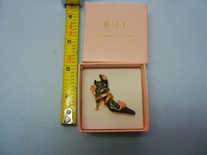 Kenneth Jay Lane mit Weinrebe umwickelte Schuhbrosche Anstecknadel, neu im Karton. Kostenloser US-Versand - Bild 1 von 1