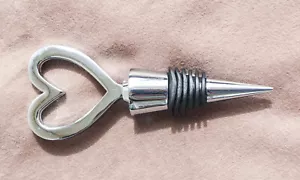 Tapón de botella tono plateado metal corazón pesado top 4 3⁄4"" de alto - Imagen 1 de 3