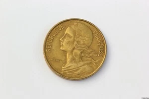 France 10 Centimes 1967 Aluminum-Bronze Coin, KM#929 - Picture 1 of 2