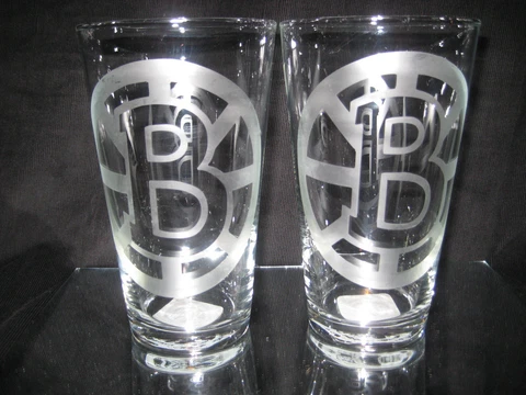 BOSTON BRUINS LOGO ETCHED 16 oz PINT GLASSES RETRO LOGO Cover