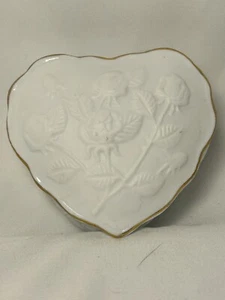 Rose Embossed White Heart Shaped Trinket Box With Gold Trim - Picture 1 of 8