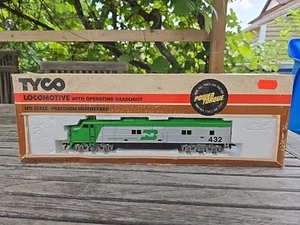 HO TYCO 255-17 BN Burlington Northern E7A Diesel Locomotive #432 IN BOX - Picture 1 of 8