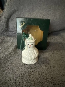 Belleek Porcelian Golfista Muñeco de Nieve Campana Adorno Nuevo en Caja - Imagen 1 de 6